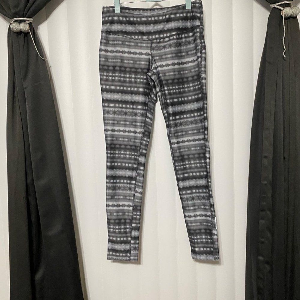 Mondetta striped gray yoga pants with zipper on waist on backside for money, pho